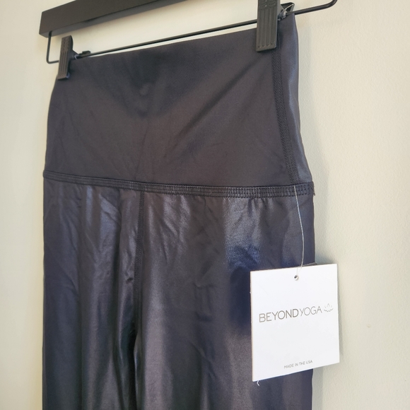 BEYOND YOGA GLOSS LEGGINGS - Picture 5 of 13